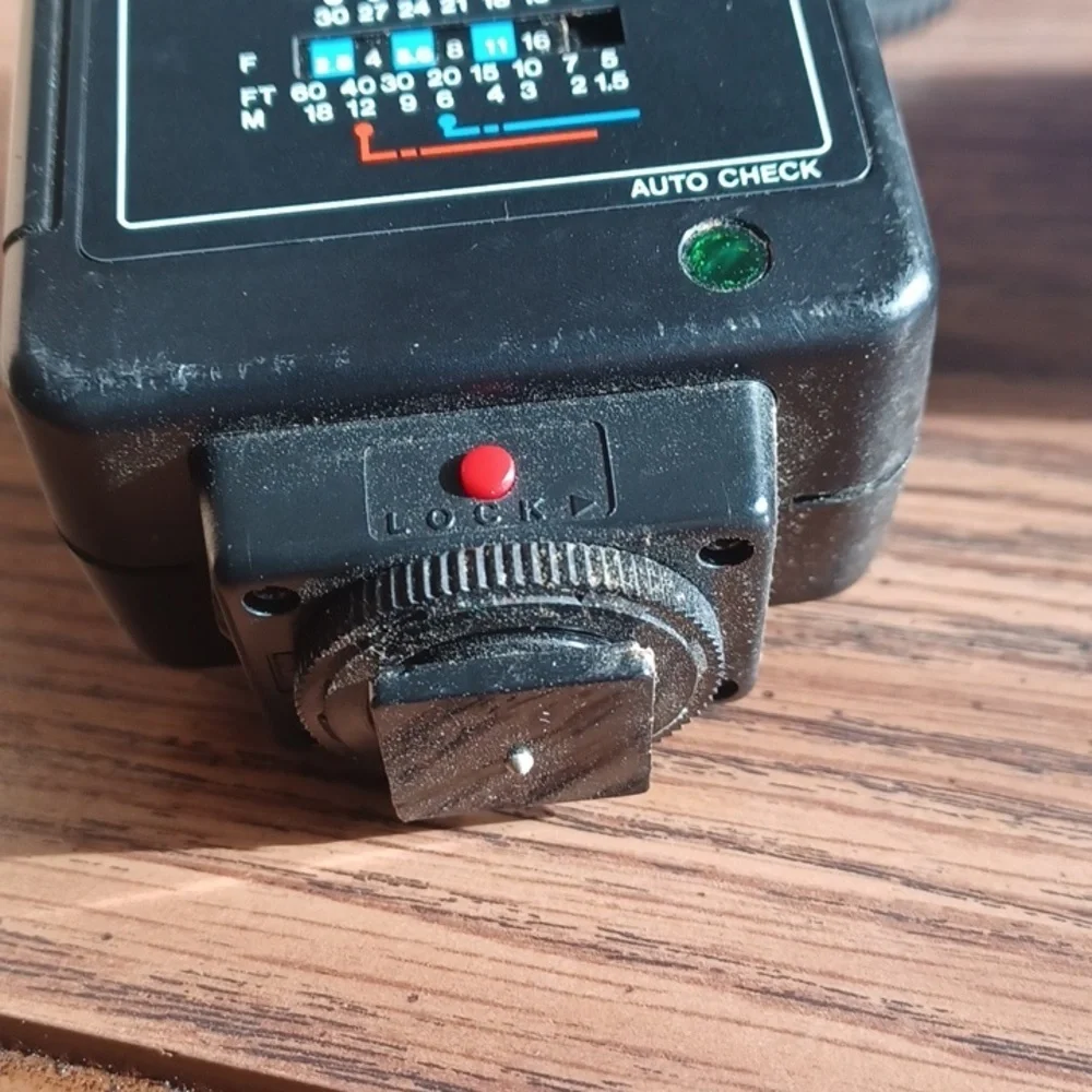 Vivitar Auto Thyristor Flash 2800 Shoe Mount- Untested